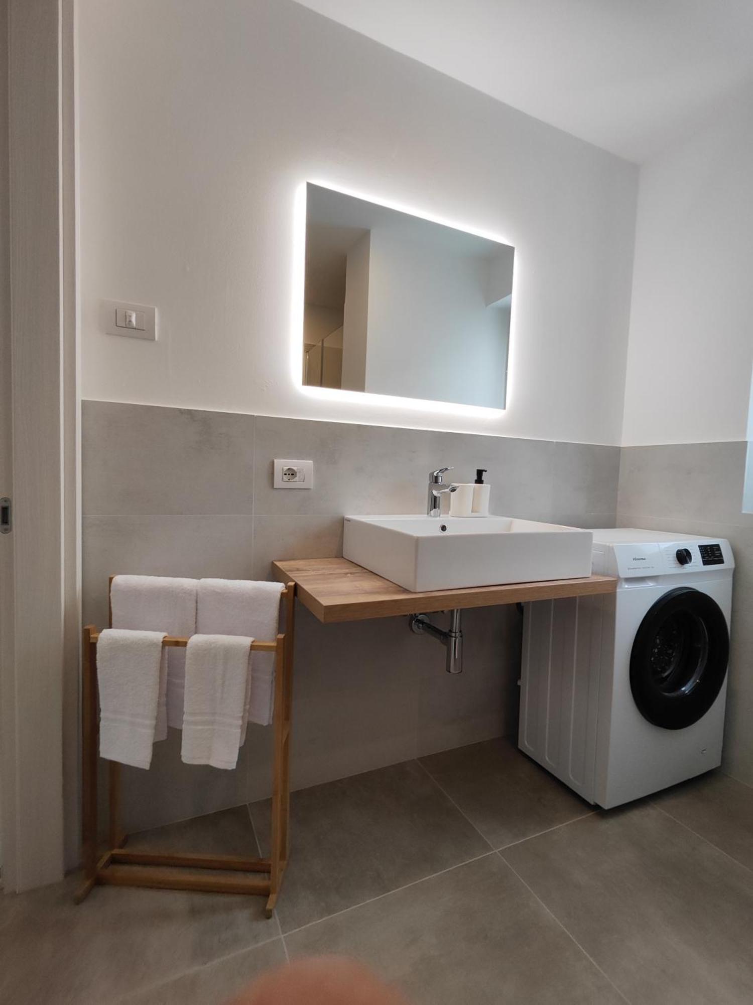 Apartamento Oasi Degli Ulivi Riva del Garda Exterior foto