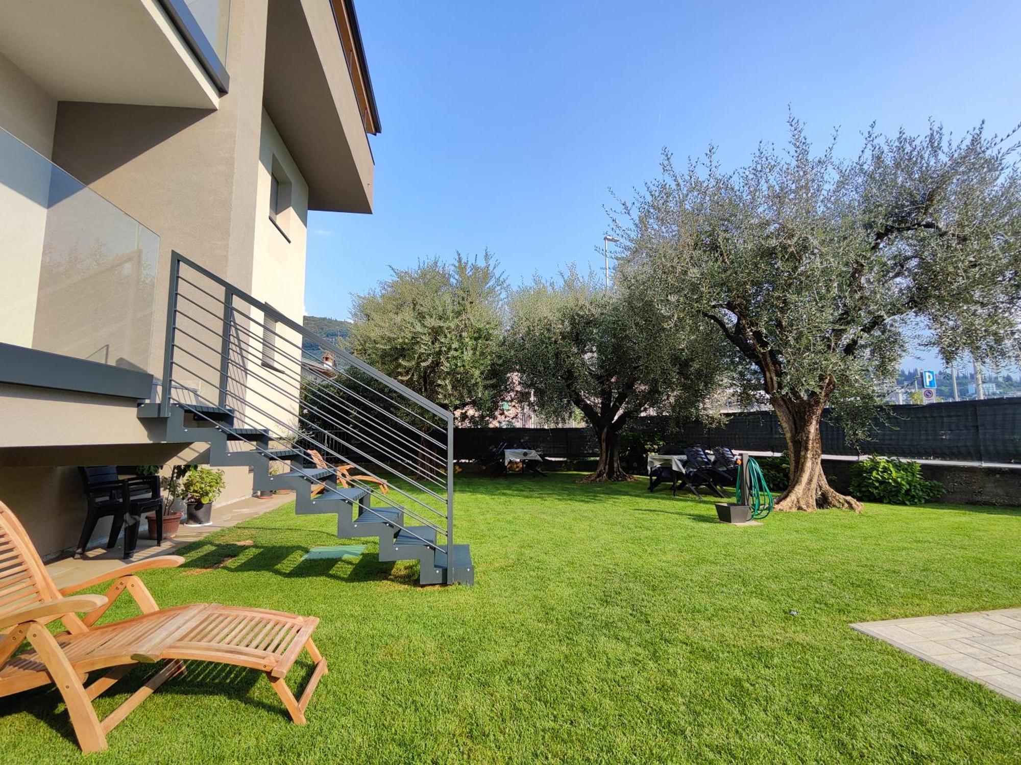 Apartamento Oasi Degli Ulivi Riva del Garda Exterior foto